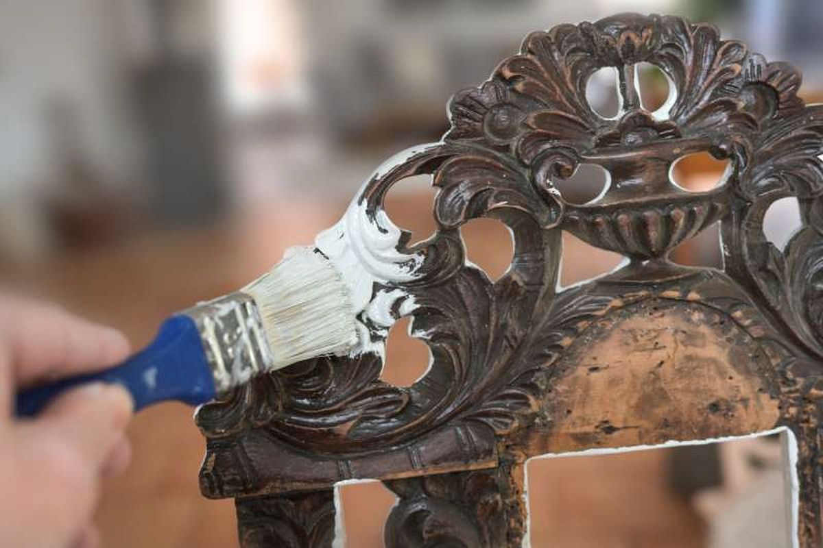 Cuida y protege las sillas de madera antiguas