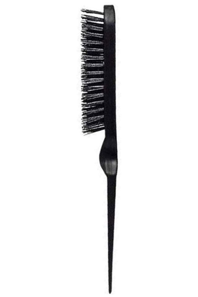 5 peinados con gel para conseguir un look de clean girl cepillo
