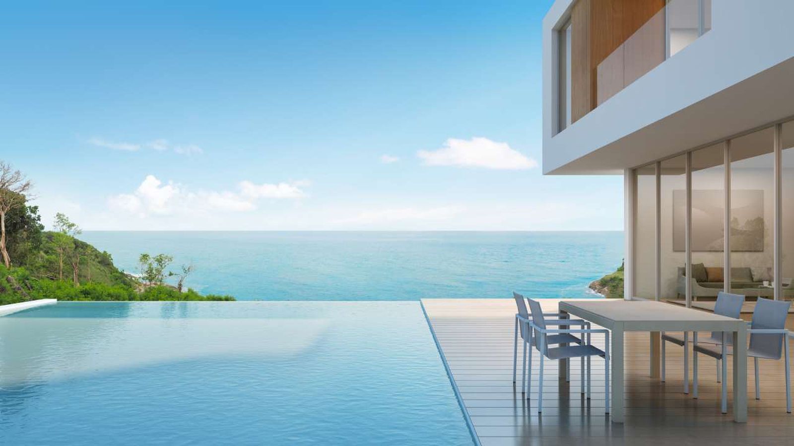 Una piscina desbordante de agua cristalina