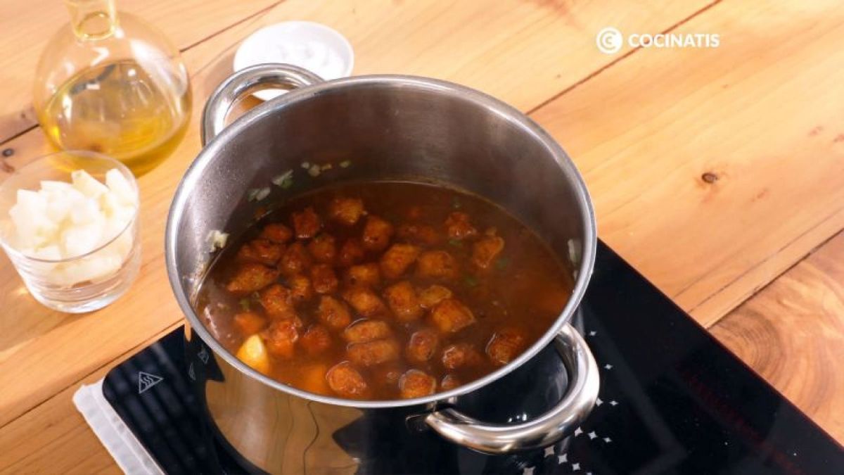 Agregamos el agua al sofrito