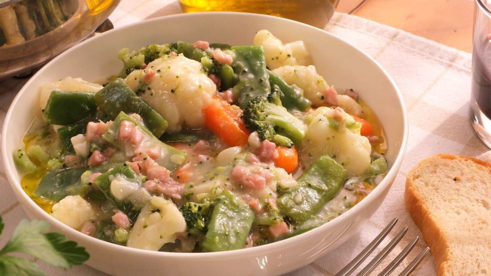 Una deliciosa menestra de verduras, llena de sabor y nutrientes