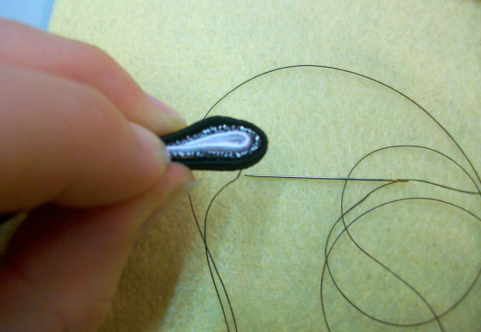 tecnica soutache adorno paso1
