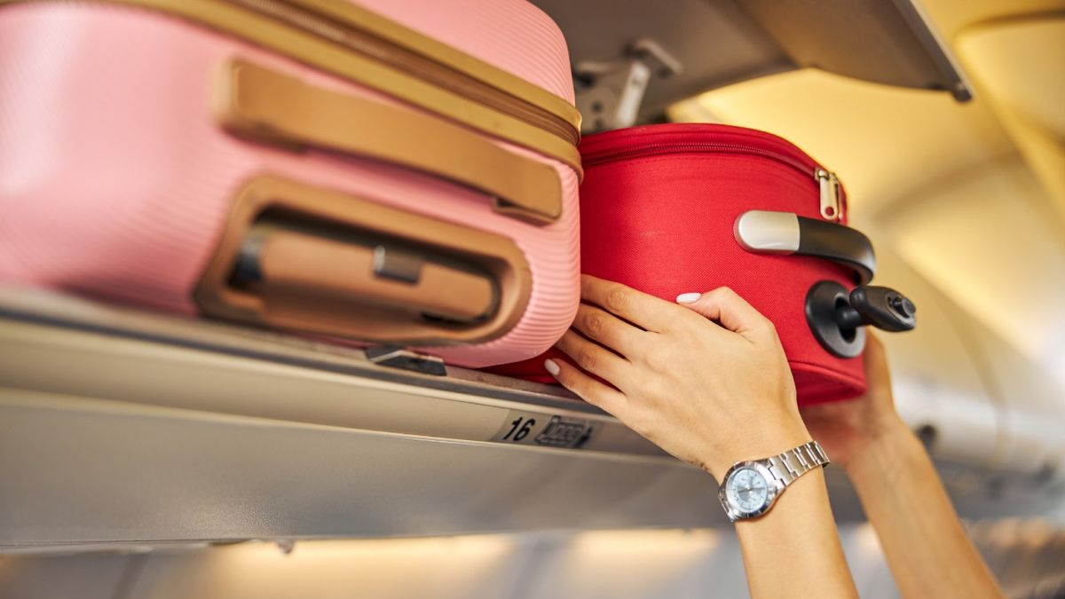 como llevar mucha ropa en la maleta de cabina el trucazo que desconocias