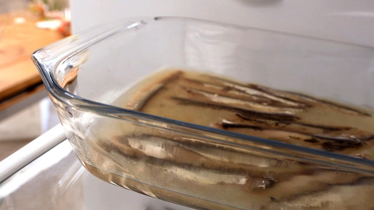 Receta de anchoas marinadas (con vinagreta de fresas y aguacate)  paso 4