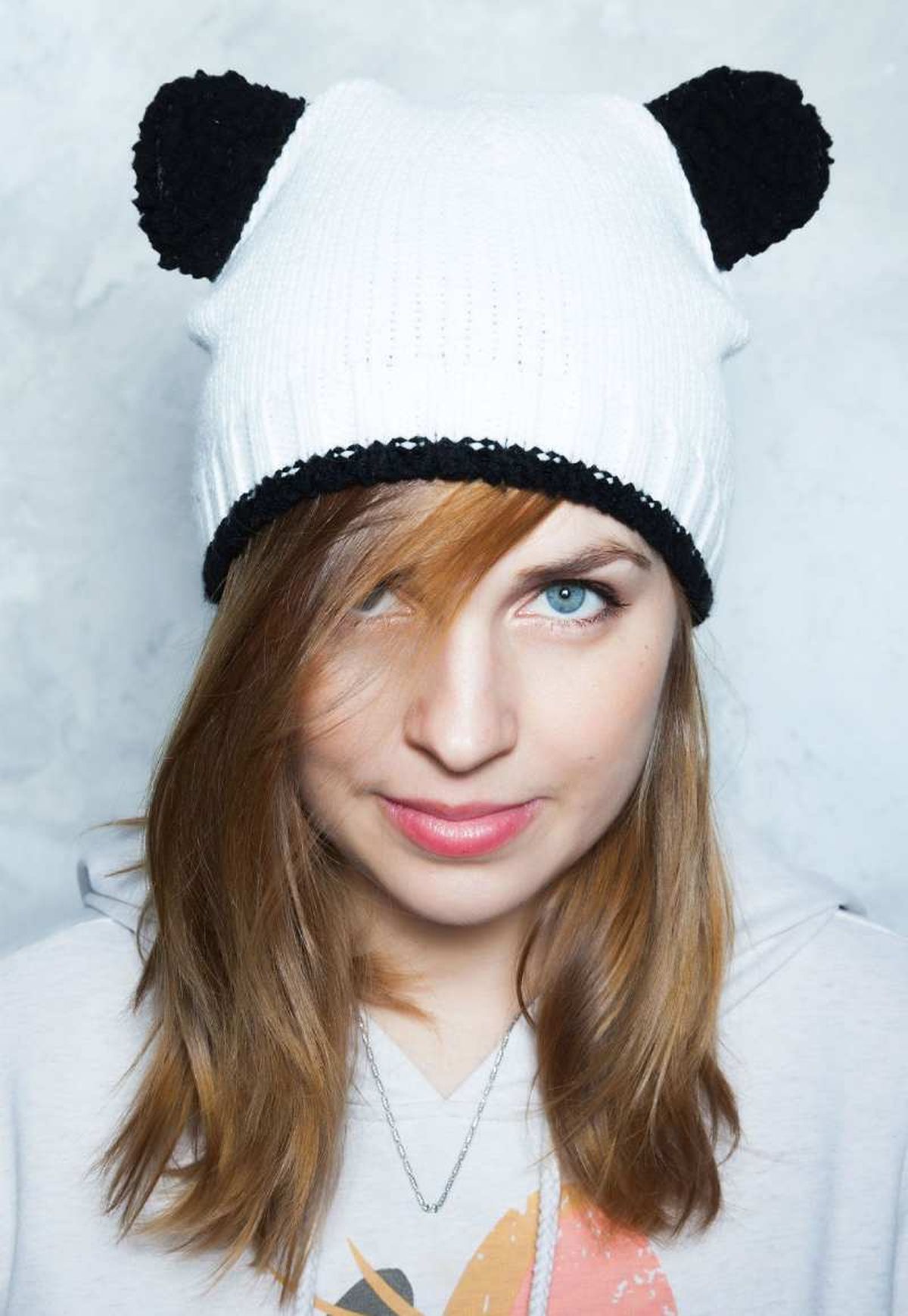 Los gorros de lana con orejitas son una opción muy divertida