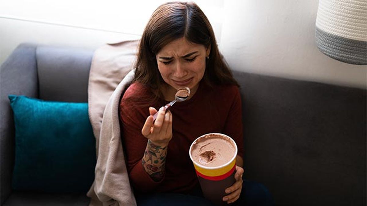 Es importante controlar la ansiedad emocional para evitar comer con ansia