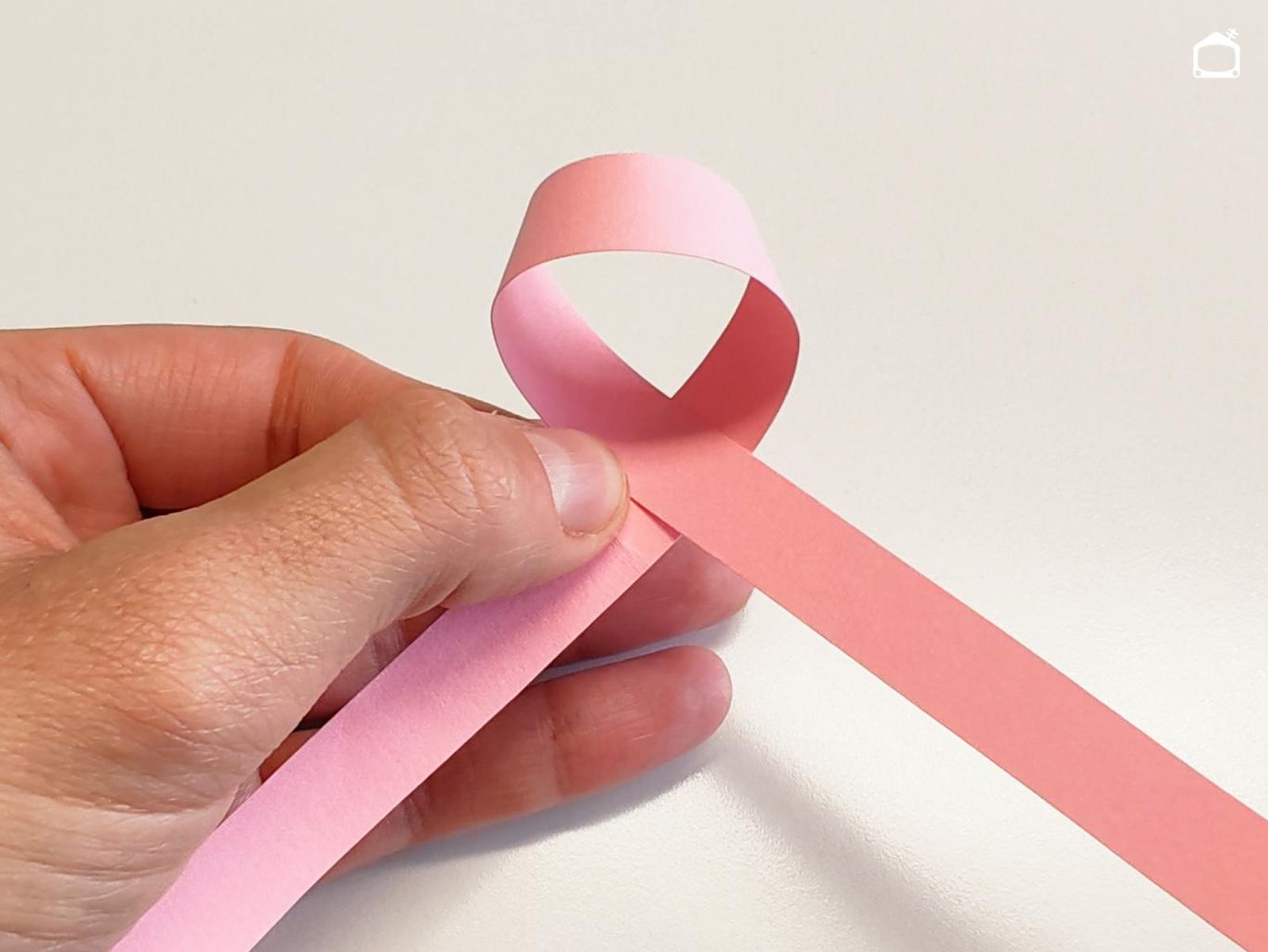 Primer paso para hacer estrellas de papel.