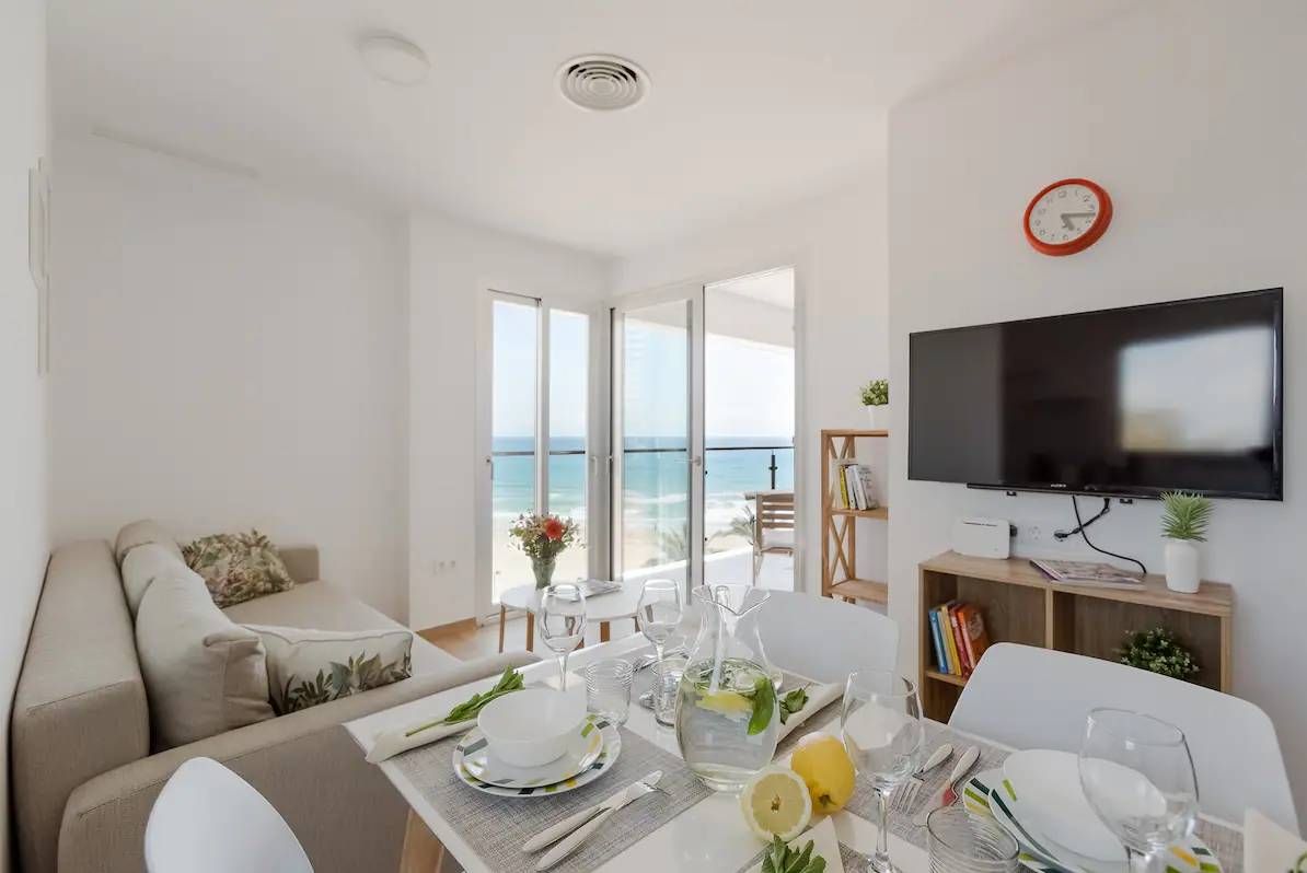 Apartamentos admiten mascotas primera linea playa elcampello Alicante