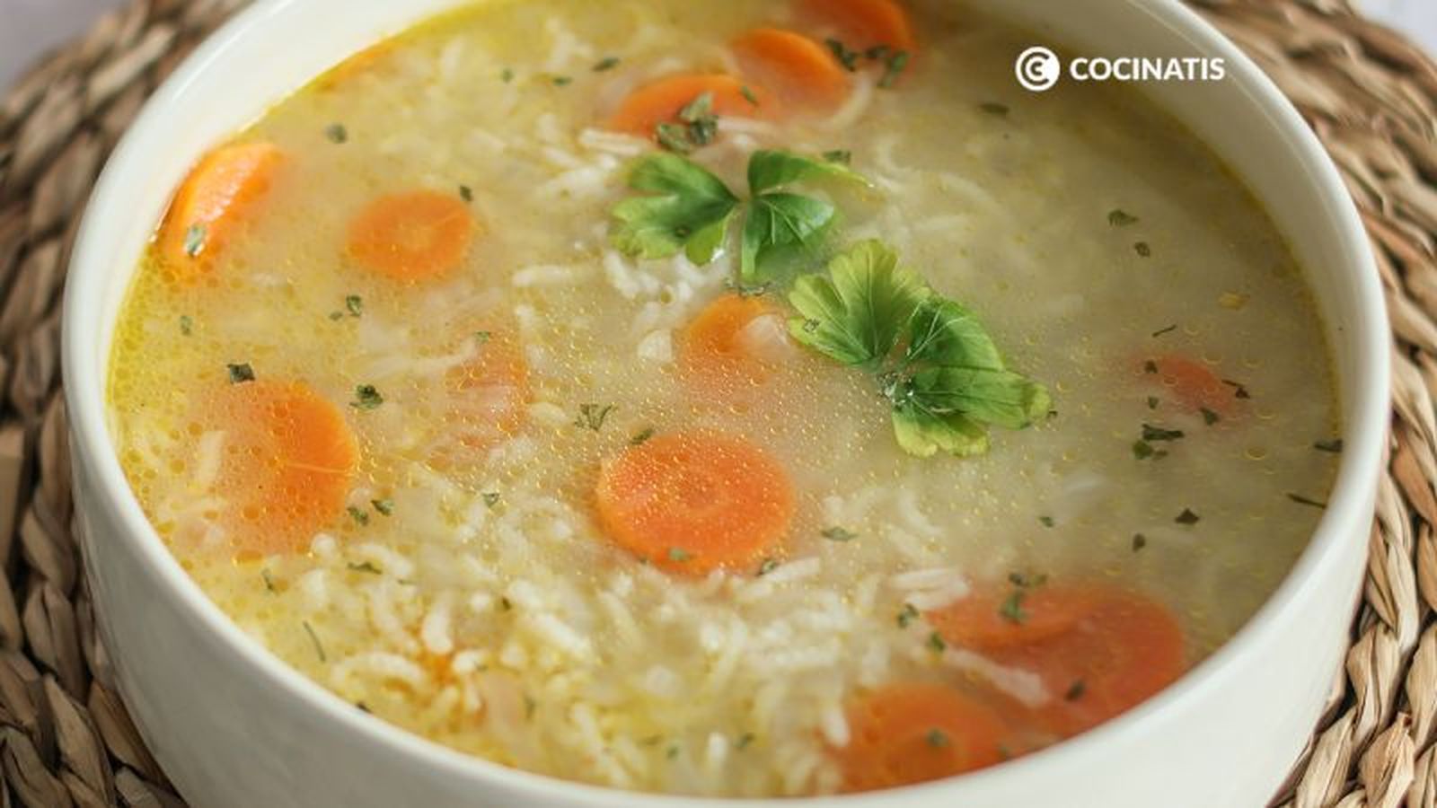 Plato de sopa de arroz