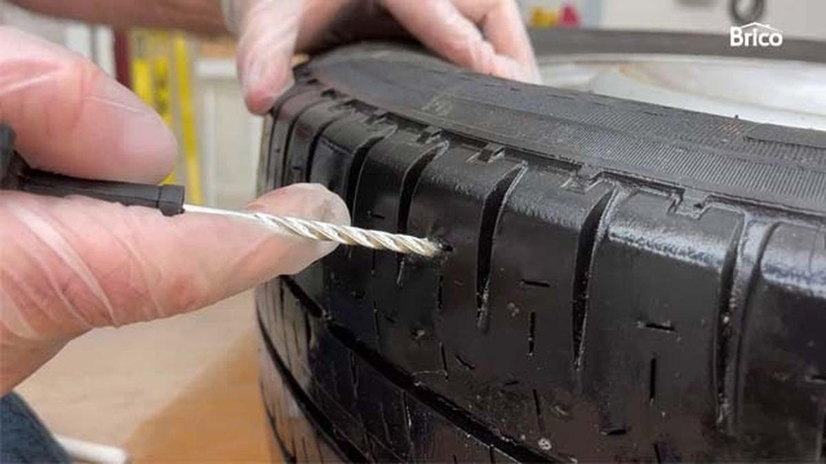 como arreglar pinchazo rueda coche p6