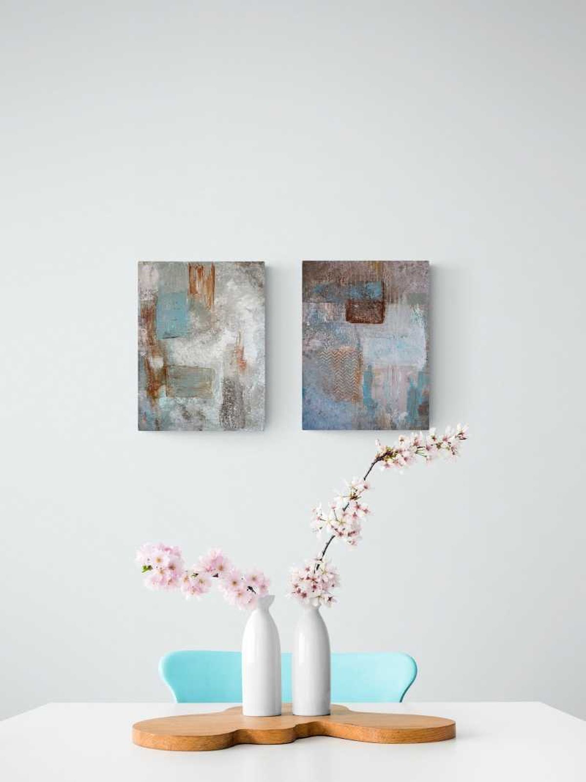 Obras Tránsito en la pared de un comedor.