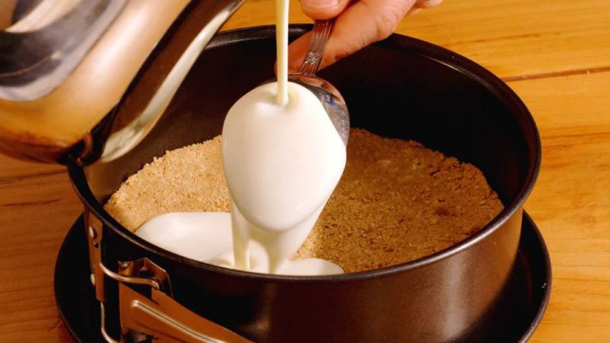 Deja que la tarta repose en el frigorífico para obtener una textura cremosa y firme