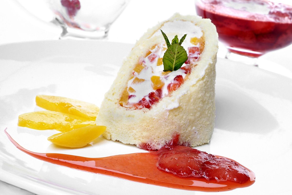 0067 BRAZO GITANO DE FRUTAS CON SALSA DE FRESAS