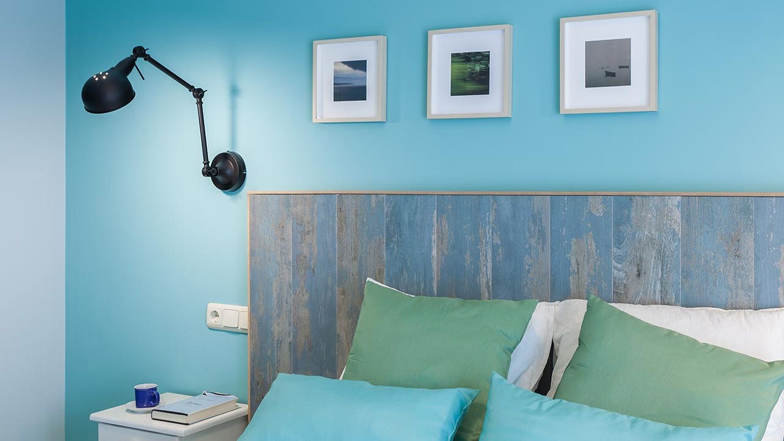 Deco747 Decorar una habitacion de matrimonio grande en color azul desde cero despues 3