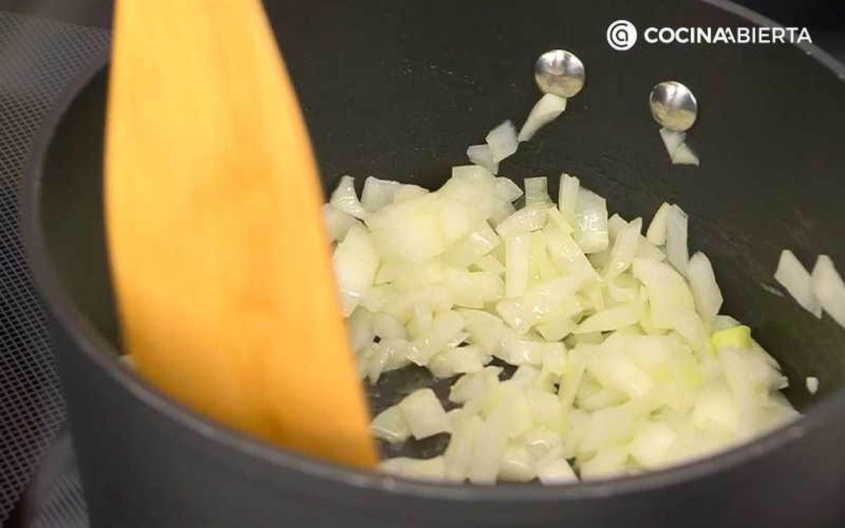 Cocina la cebolleta Cocínala sin que coja color