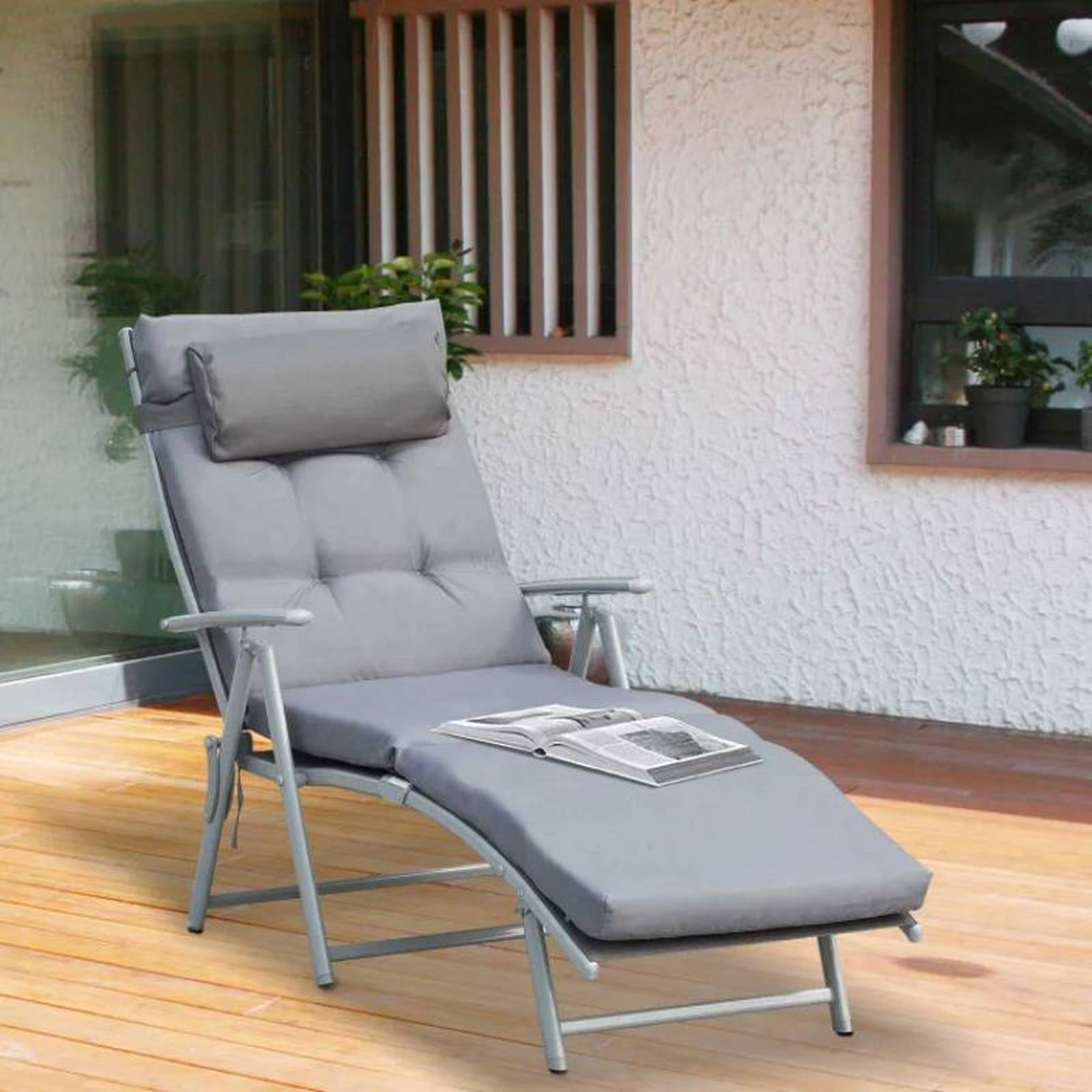 Tumbona plegable de jardín Outsunny de Leroy Merlin.