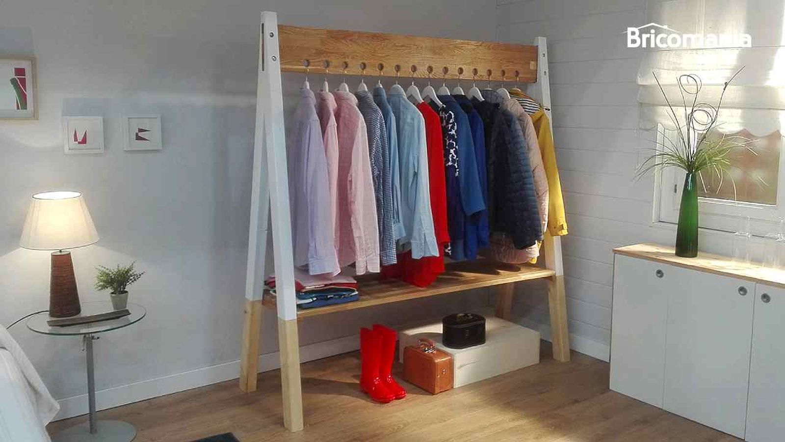 Perchero burro de madera