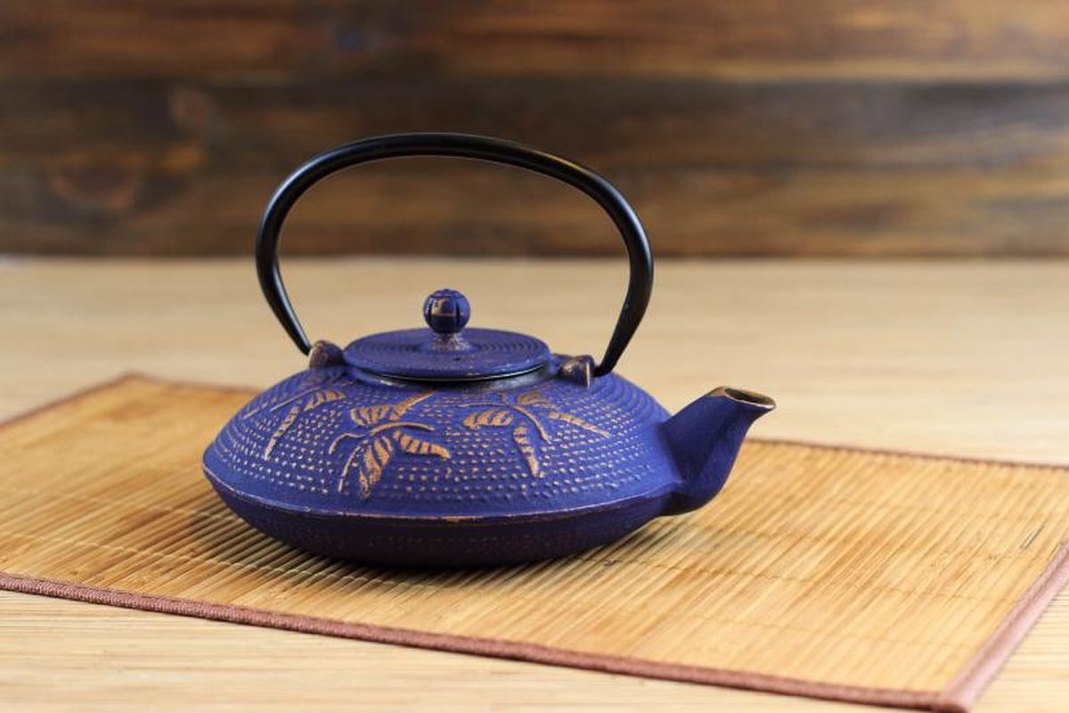 Tetera de hierro fundido japonesa o Tetsubin