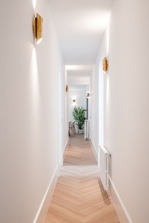 pasillo sencillo blanco apliques dorados pinterest micasa revista