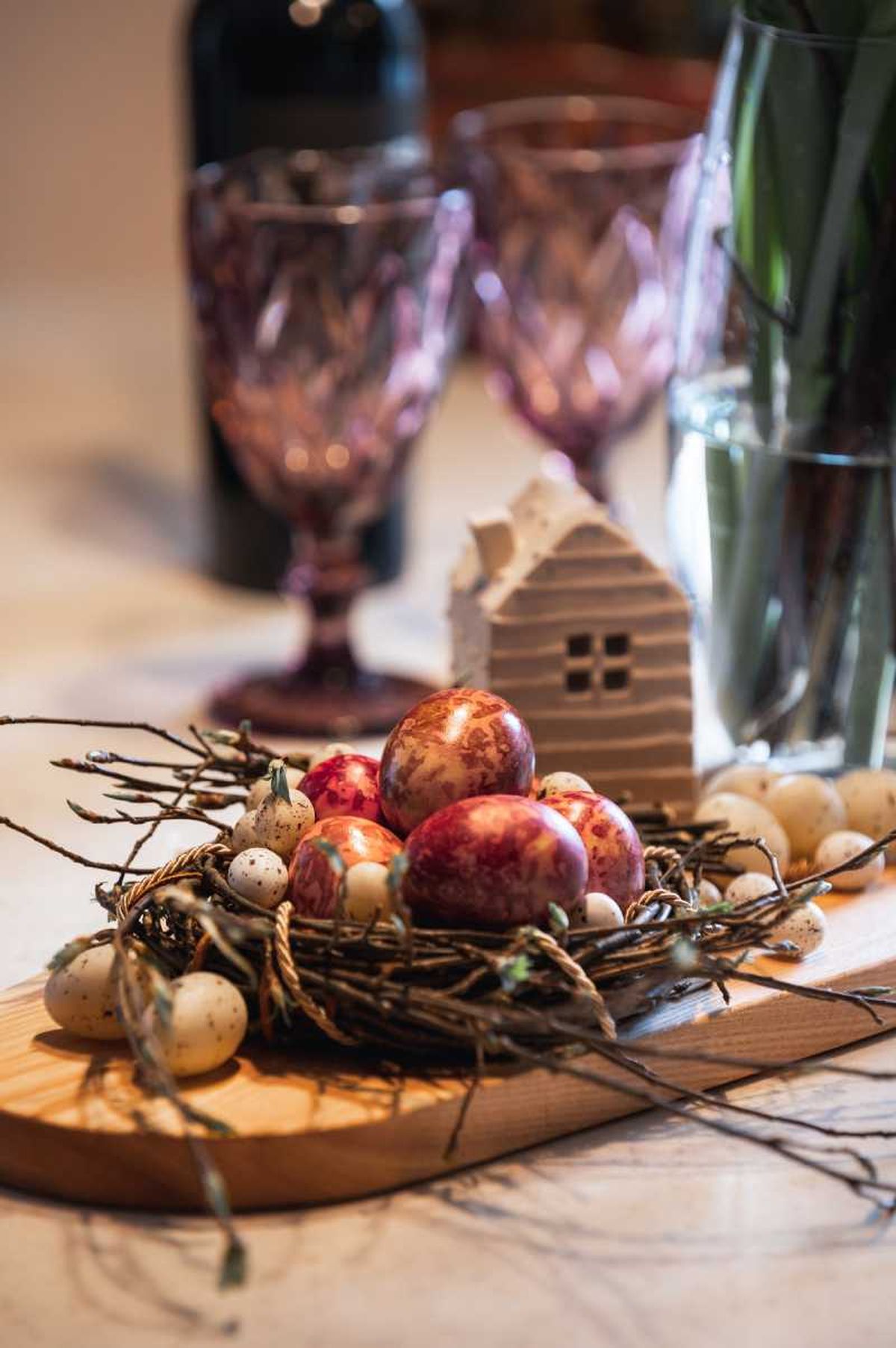 Centro de mesa tradicional en forma de nido.
