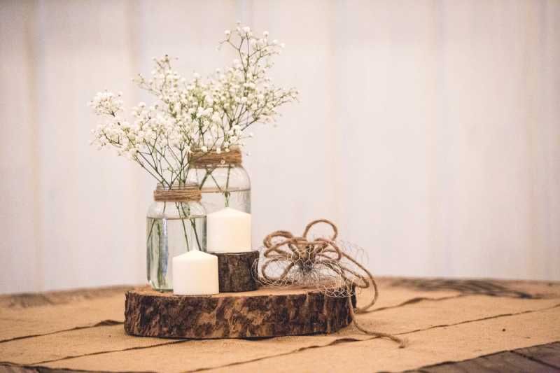 Centro de mesa para boda de estilo rústico.