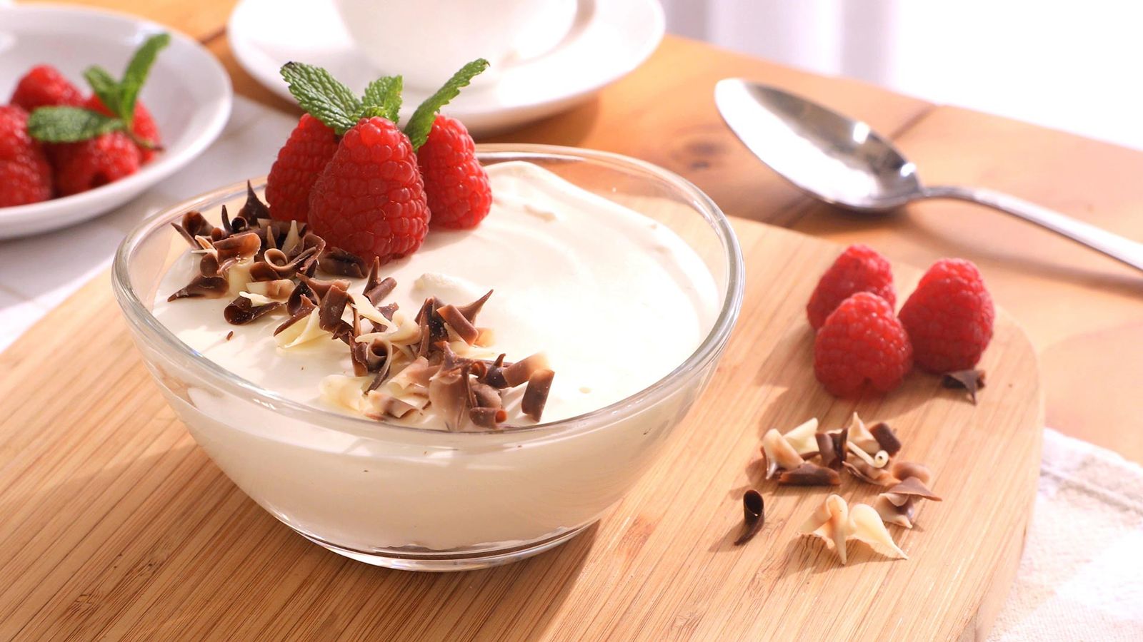 Mousse de chocolate blanco cremosa y lista para disfrutar