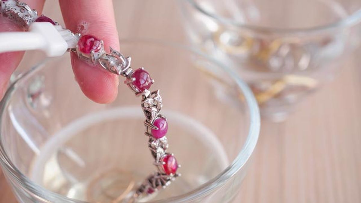 como limpiar la bisuteria oxidada ennegrecida bicarbonato