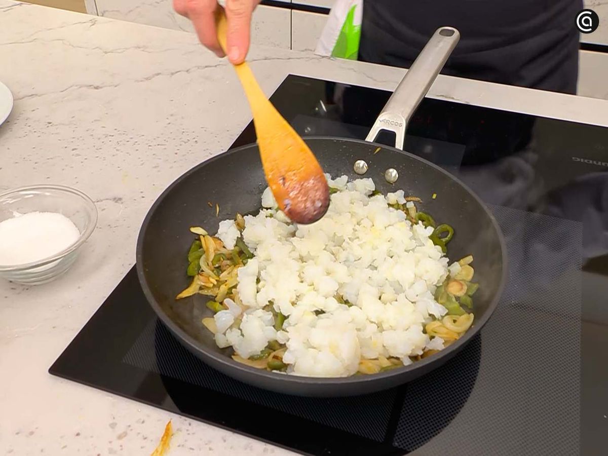 Incorpora el bacalao desmigado