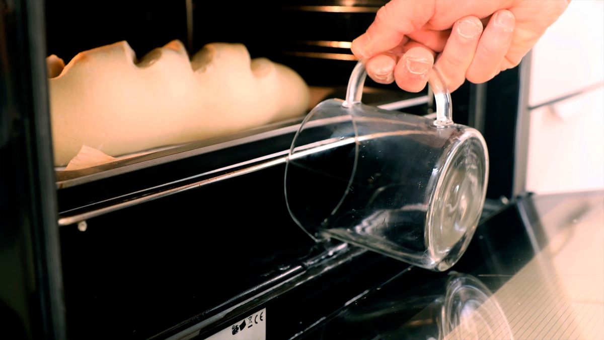 ornea el pan a 200 grados para obtener un resultado dorado y crujiente