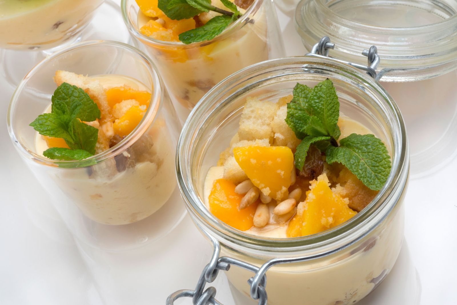 5692 2 Vasitos de yogur y fruta (1077) xl