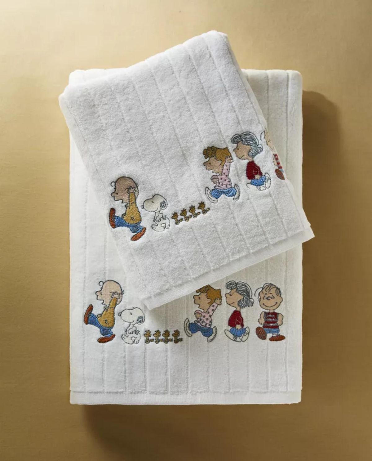 Toalla de baño infantil bordada de Snoopy (PEANUTS) .