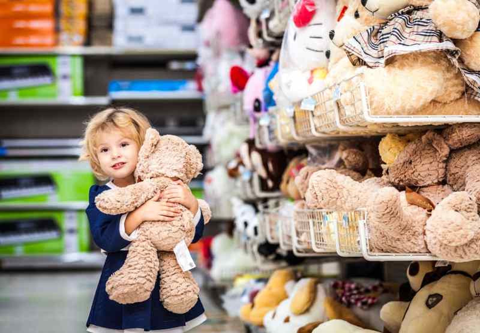 Donar juguetes es una acción solidaria muy común en Navidad