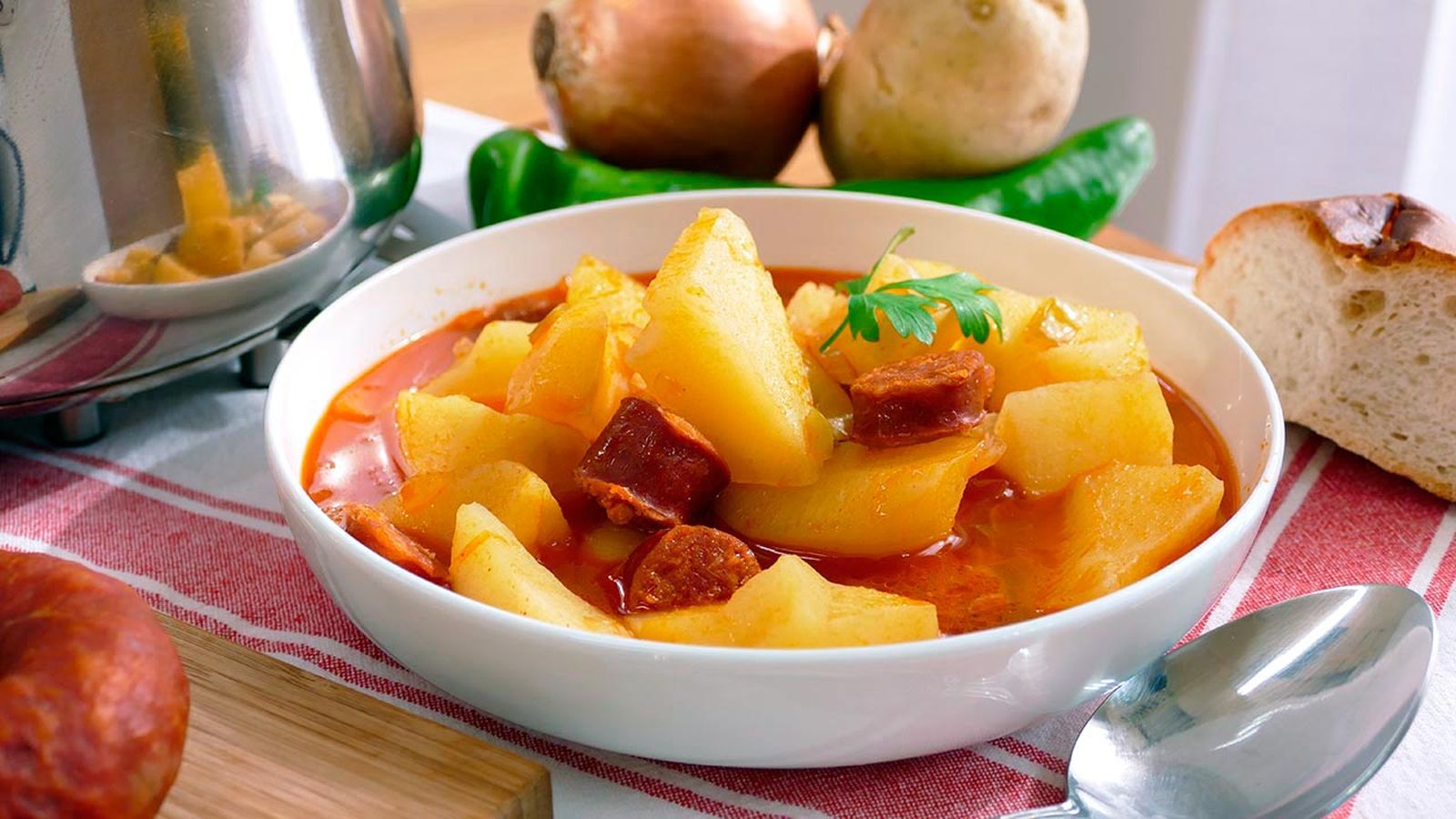Platos de cuchara de toda la vida  patatas a la riojana