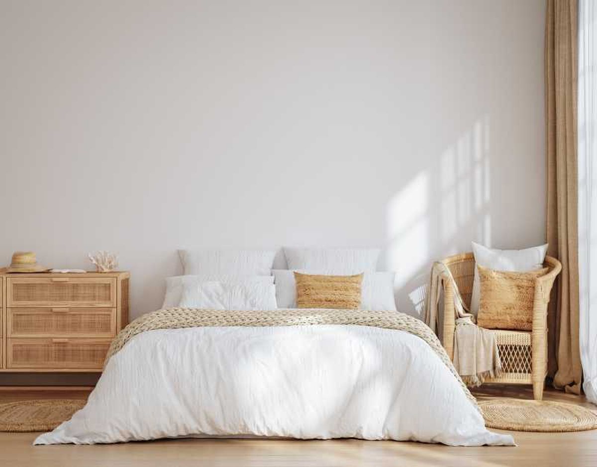 Dormitorio minimalista, acogedor y equilibrado.