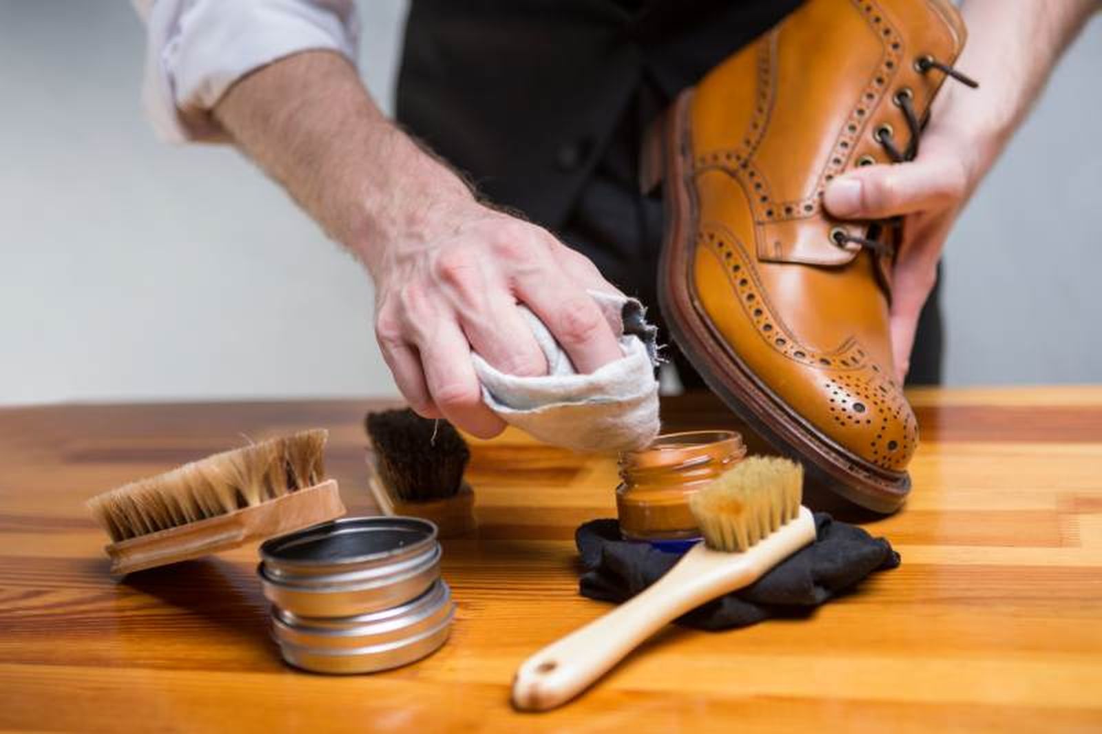 Lustrado de zapatos de cuero