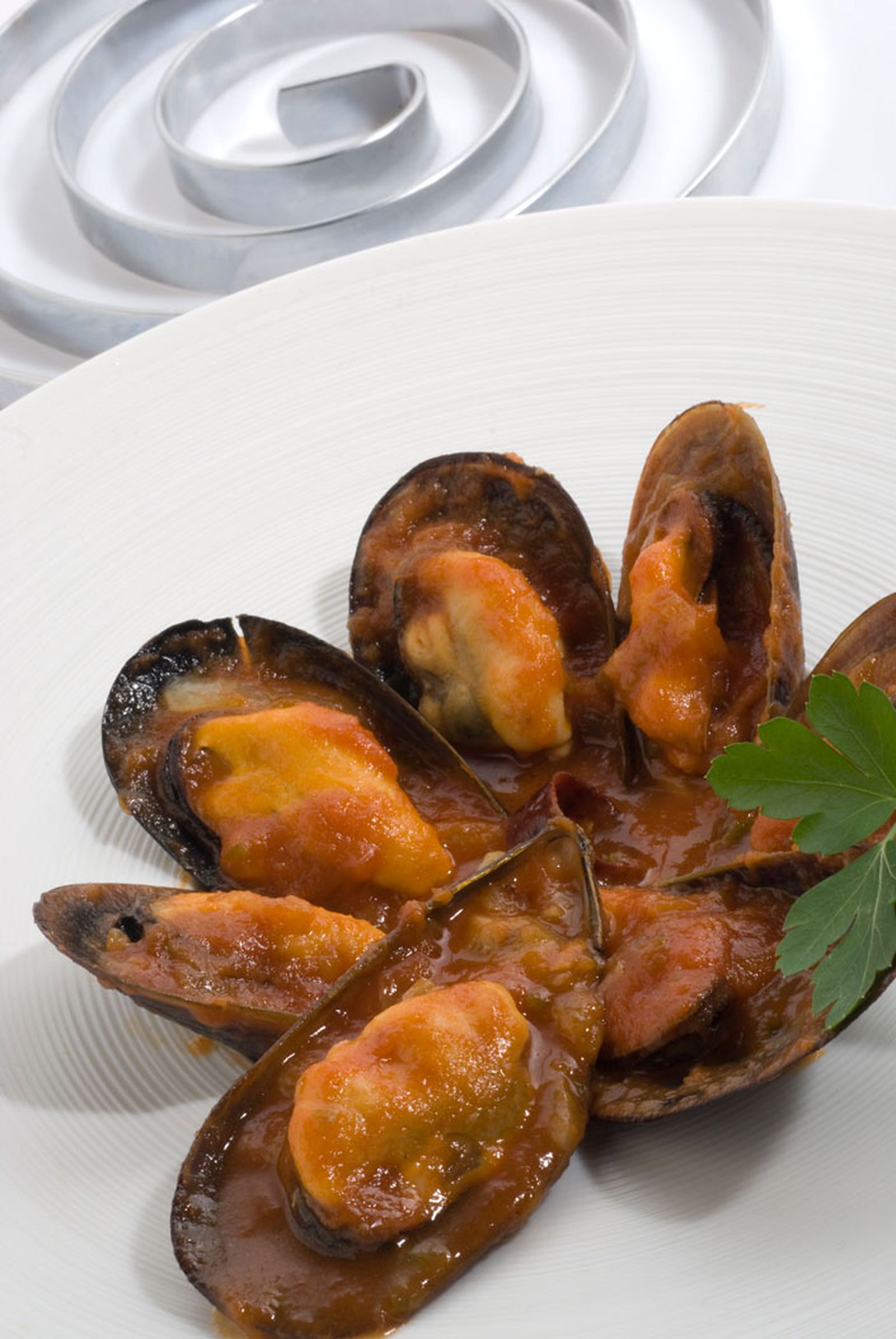 Mejillones con salsa de tomate picante