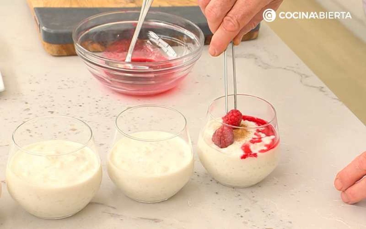 Sirve el arroz con leche vegano