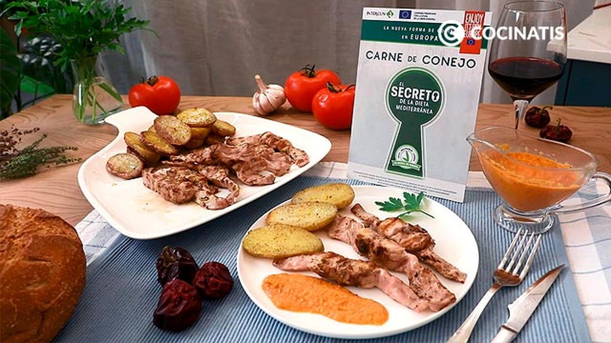 Receta de medallones de carne de conejo a la plancha con Salsa Romesco y patatas  paso 7