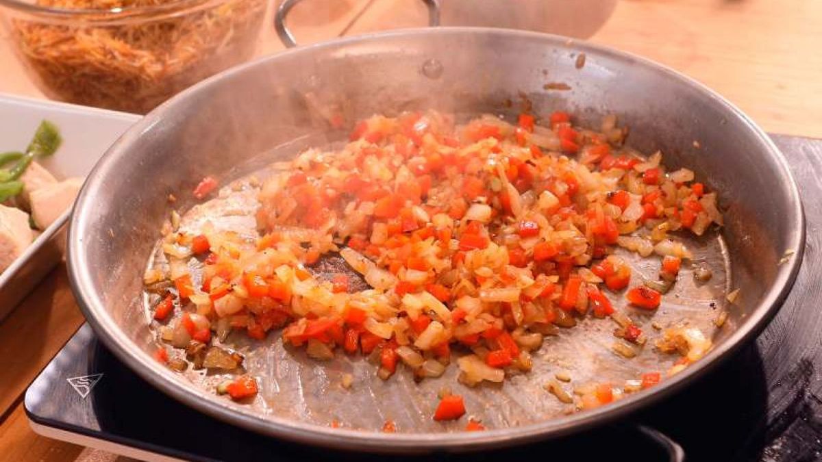 Fideuá de pollo y verduras   Paso 3