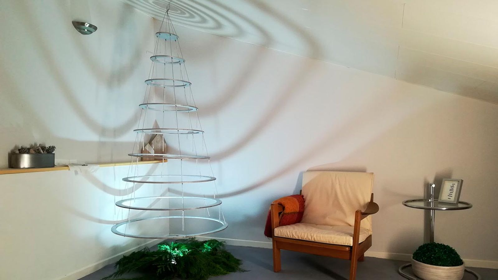 Como hacer un abeto de Navidad con aros de madera