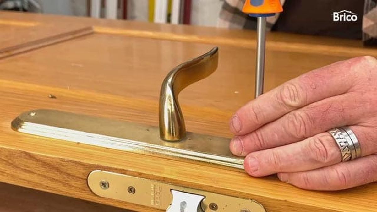 Como pintar una puerta de madera paso 1