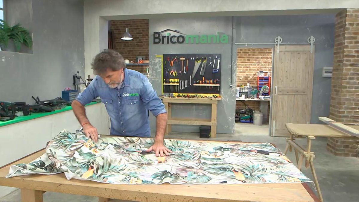 Decorar la pared con molduras de cuarterones paso 6