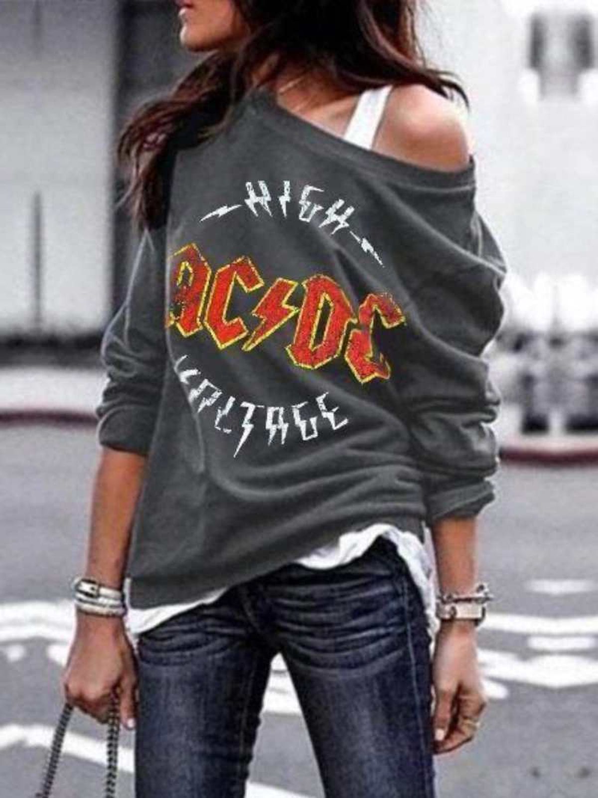 Camiseta de manga larga de AC/DC con vaqueros