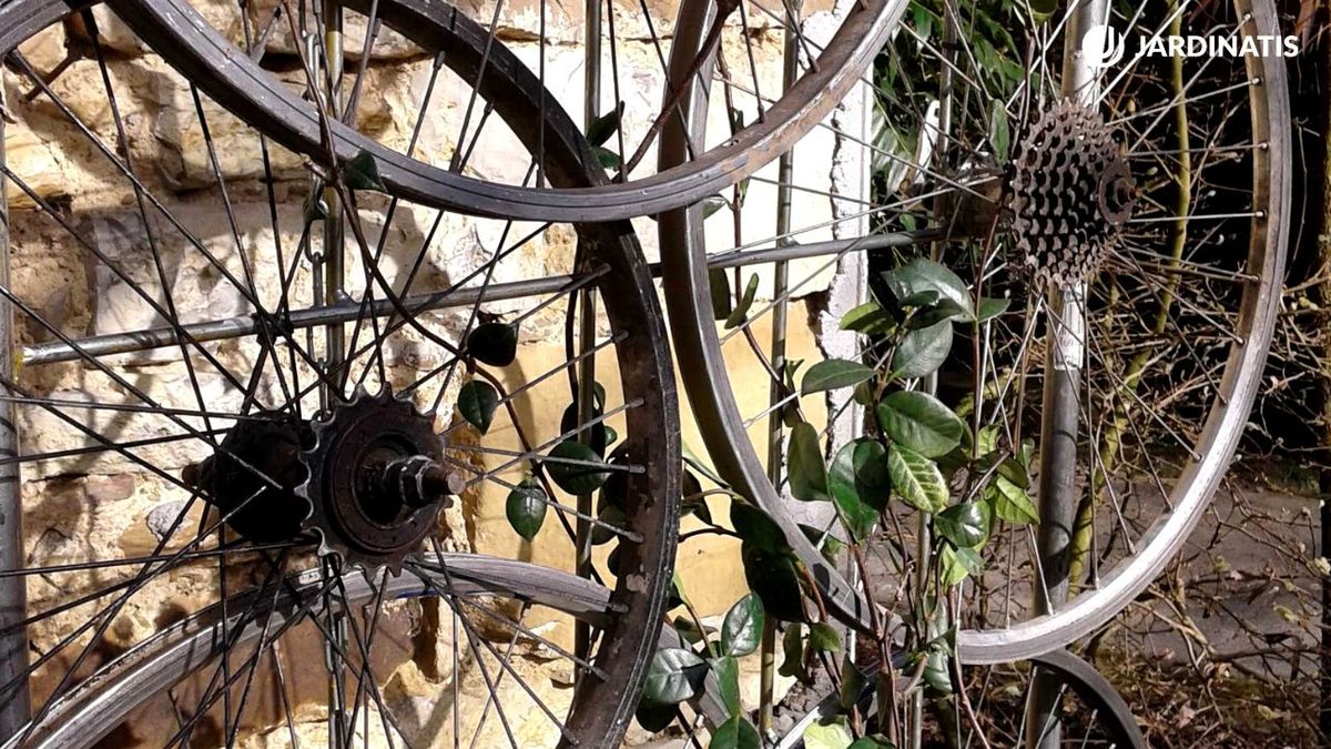 hacer estructura para jazmines con ruedas de bicicleta brico823