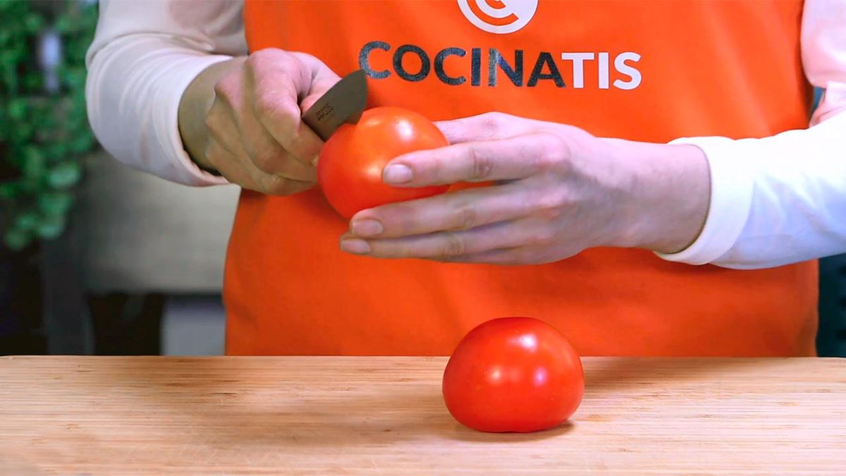 Técnica cómo escaldar tomates  paso 1