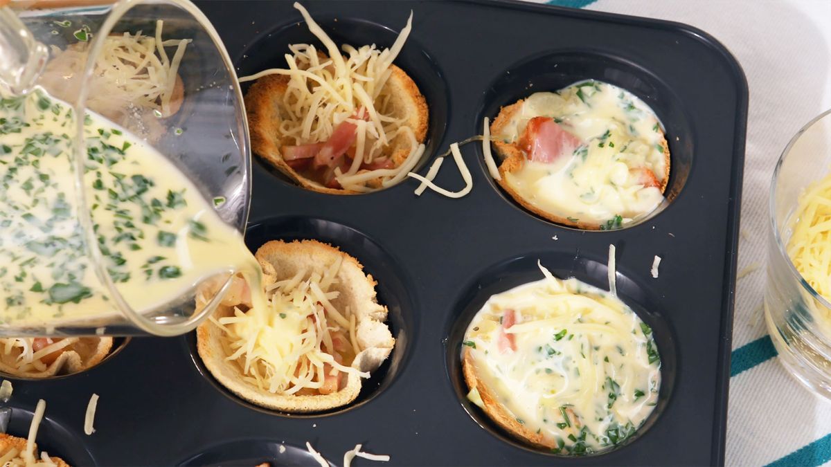 Receta de mini quiches con pan de molde  paso 5