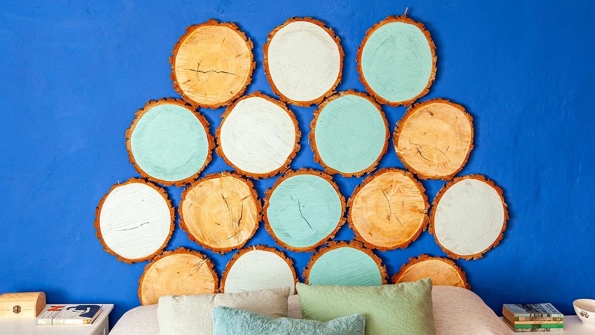 deco771 dormitorio estilo mediterraneo con cabecero de discos madera despues 5