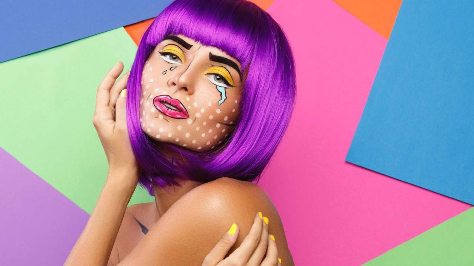 Los colores intensos y los trazos definidos son algunas de las características del maquillaje pop art
