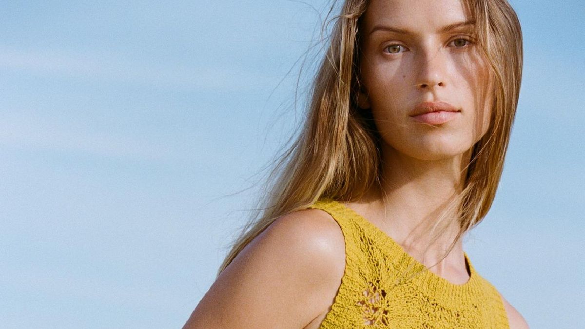 Top en crochet en color mostaza