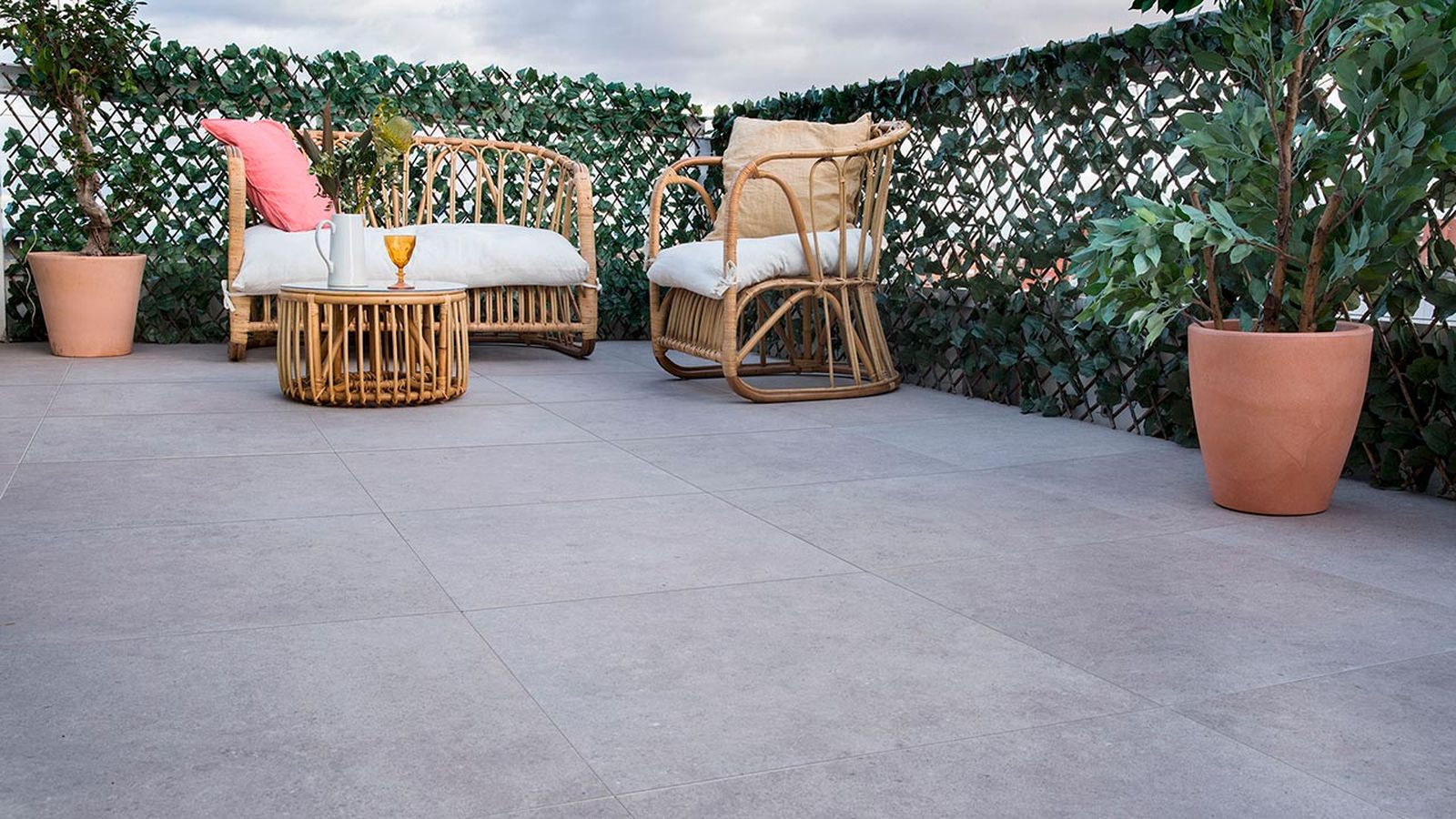 Pavimento porcelánico para interior y exterior   terraza